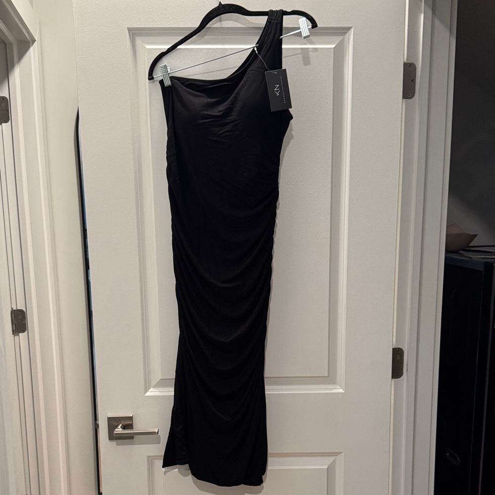 Elegant Black One-Shoulder Dress